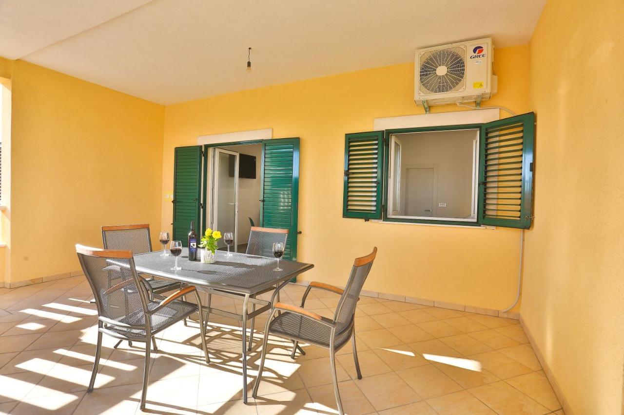 Apartments Maris Kaštela Εξωτερικό φωτογραφία